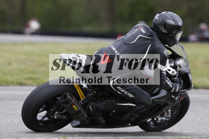 Archiv-2025/06 18.04.2025 Speer Racing ADR/Gruppe gelb/backside